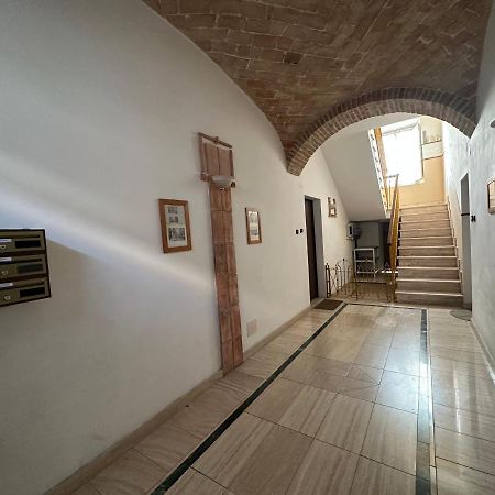 Casa Susanna - Delizioso Piano Terra, Centralissimo, Superservito, Tranquillo, Appena Fuori Ztl Parcheggio Libero Terni Buitenkant foto