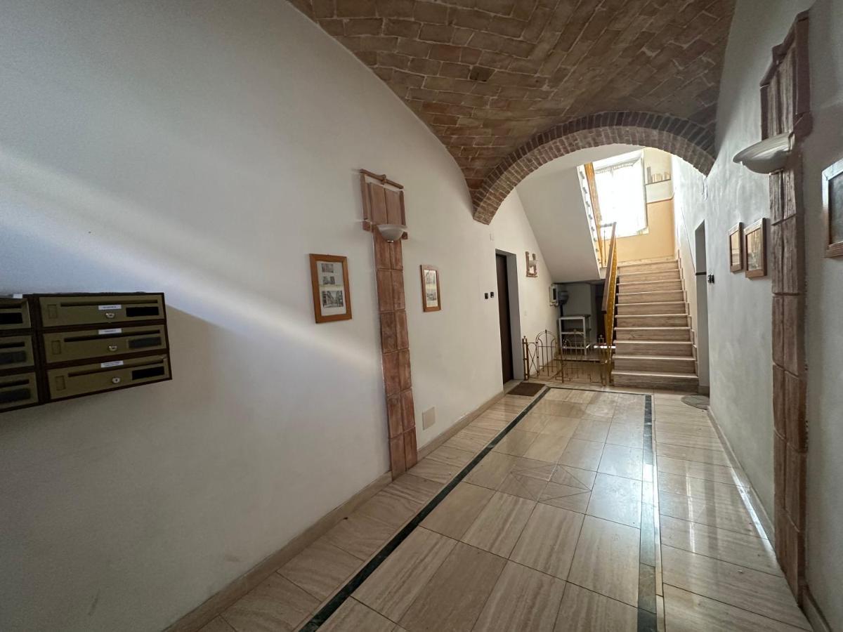 Casa Susanna - Delizioso Piano Terra, Centralissimo, Superservito, Tranquillo, Appena Fuori Ztl Parcheggio Libero Terni Buitenkant foto